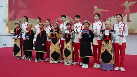 'ओलंपिक चैंपियन आमने-सामने' गतिविधि के शीत्सांग पड़ाव का शुभारंभ