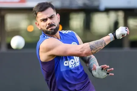 पर्थ वनडे में 'रन मशीन' विराट कोहली शून्य पर स्टार्क का बने शिकार, टूटा फैंस का दिल