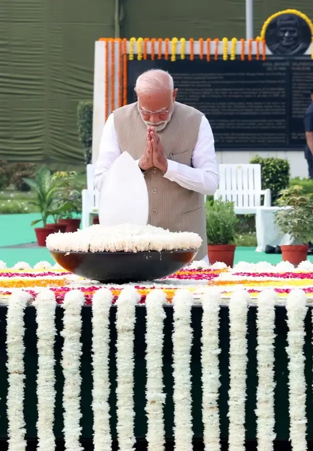 क्या अटल बिहारी वाजपेयी राष्ट्र की अटूट सेवा के लिए समर्पित थे? पीएम मोदी ने किया स्मरण