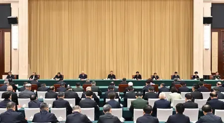 शी चिनफिंग ने शिनच्यांग में कार्य रिपोर्ट सुनी