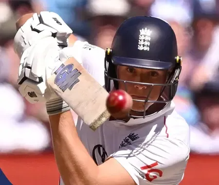 Is a New Star Emerging in English Cricket? Vaughan Applauds Bethell's Tenacious Century at SCG