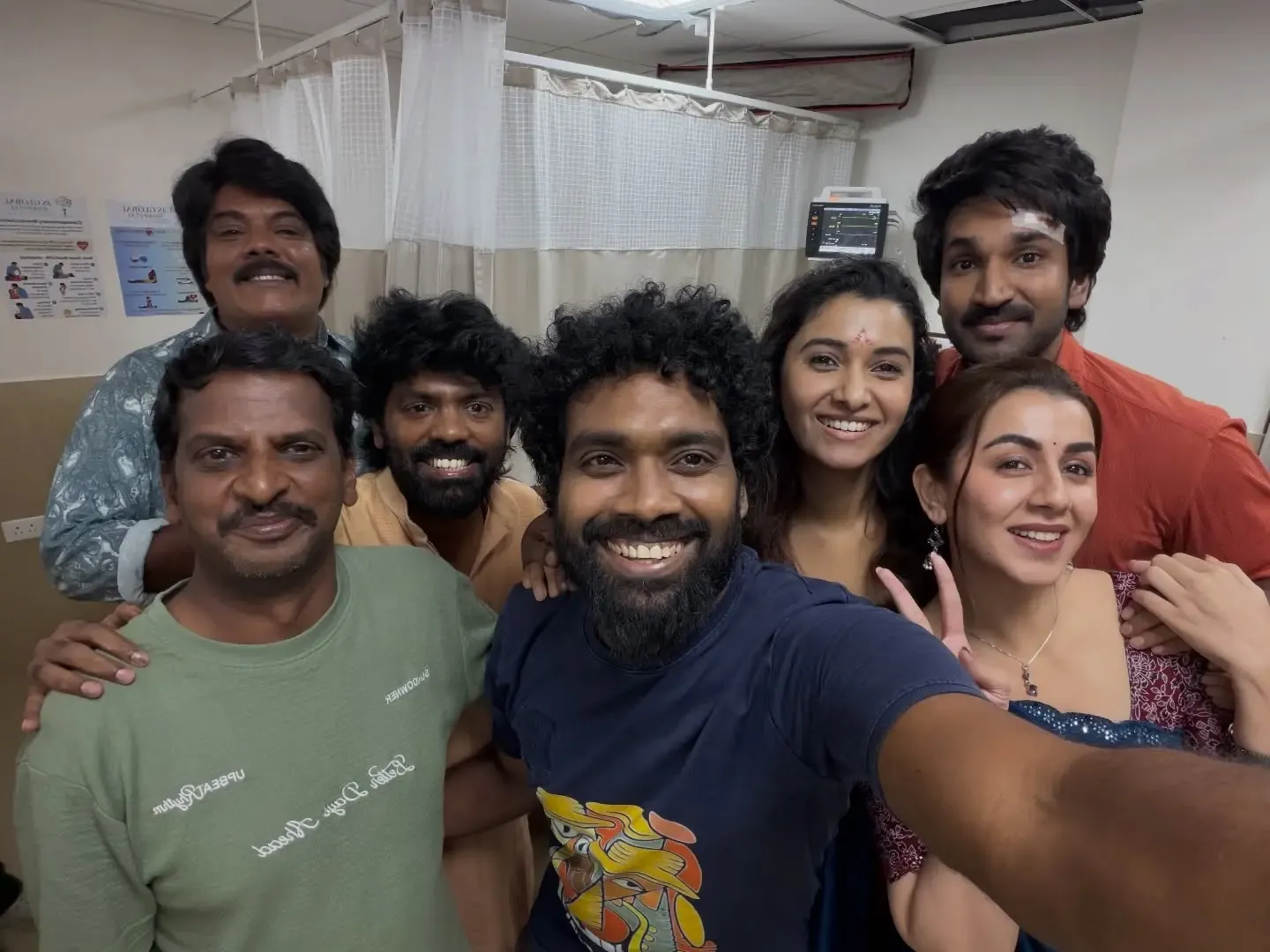 Aadhi's 'Maragadha Naanayam 2' completes shoot, cast celebrates wrap