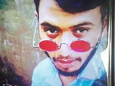 संदिग्ध आतंकी आफताब के घर पहुंची पुलिस, मां-बाप ने बेटे पर लगे आरोपों से किया इनकार