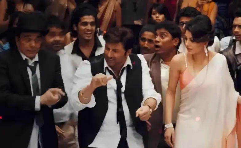 क्या उर्वशी रौतेला ने धर्मेंद्र के साथ अपने पहले सेट का अनुभव साझा किया?