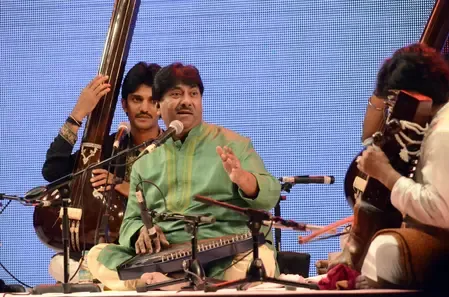 'आओगे जब तुम हो साजना...' के बाद युवाओं में बढ़ा उस्ताद राशिद खान का क्रेज