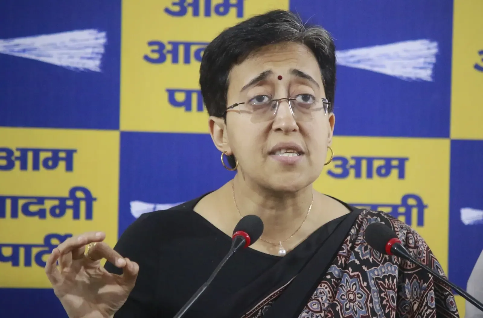 AAP Set to Regularise 12,000 Contract Employees in MCD, Asserts Atishi