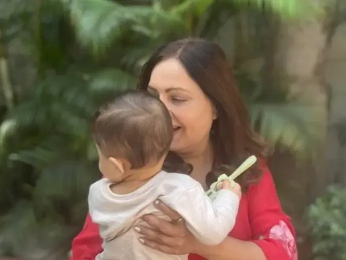 सोनम कपूर ने सास को जन्मदिन पर दी बधाई, कहा- हम आपके प्यार के लिए खुशकिस्मत हैं!