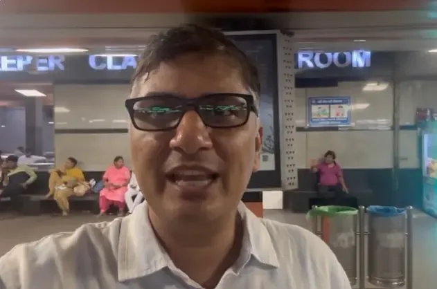 Could AAP's Saurabh Bhardwaj's Praise for Indian Railways Signal Change?