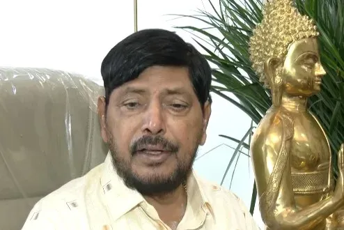 आरक्षण हटाने की मांग देशद्रोह है : केंद्रीय राज्यमंत्री रामदास आठवले का कड़ा बयान