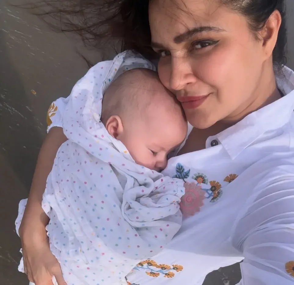 Aashka Goradia on son Richard's 4-month milestone: 'Holding the whole world'