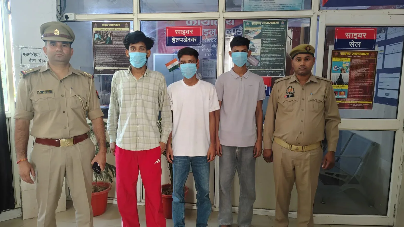 नोएडा पुलिस ने ब्लैकमेलिंग व आत्महत्या उकसाने के मामले में तीन आरोपी गिरफ्तार किए