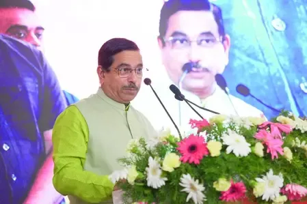 अब तक 7.22 लाख युवाओं को मिला रोजगार, देश बनेगा मैन्युफैक्चरिंग हब: प्रल्हाद जोशी