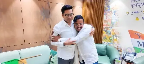 पश्चिम बंगाल चुनाव: अभिषेक बनर्जी की उपस्थिति में पवित्र कर का टीएमसी में शामिल होना