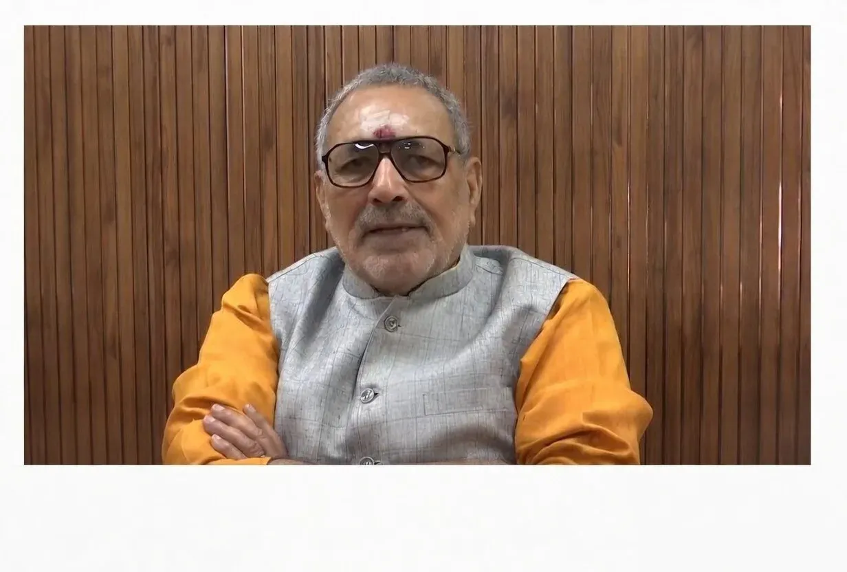 अभिषेक बनर्जी पर हमला: गिरिराज सिंह बोले — 'कोई गंभीर चोट नहीं, महज नौटंकी'