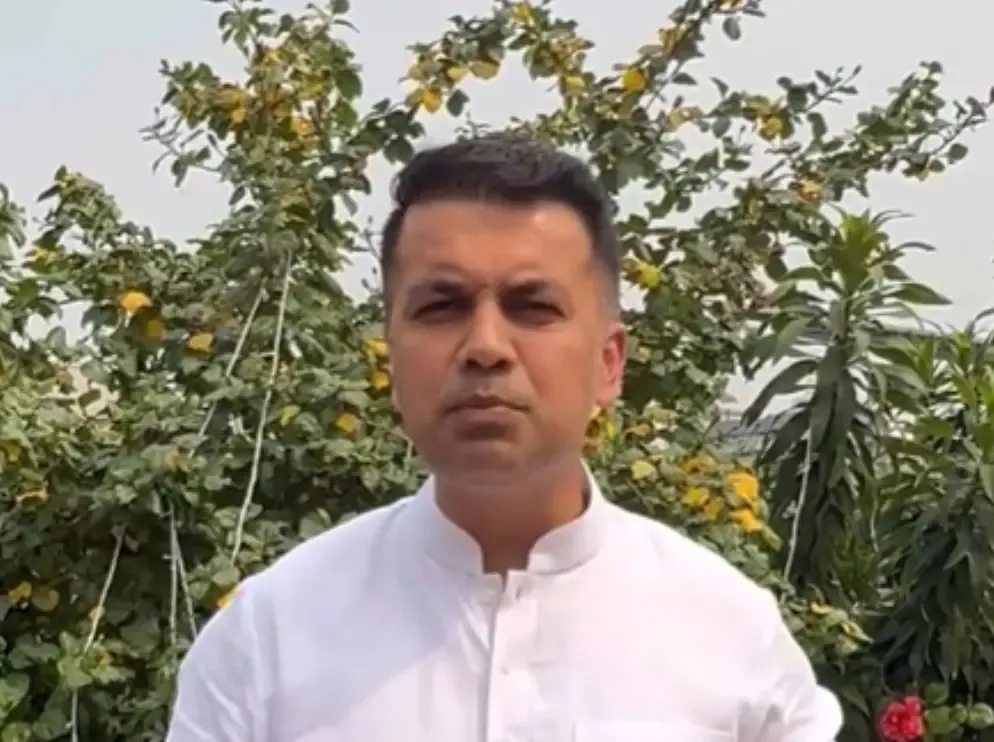 क्या अभिषेक दत्त ने बिहार में चुनाव आयोग की निष्पक्षता पर सवाल उठाए?