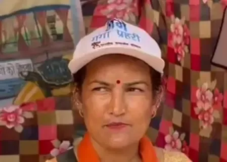 स्वयं सहायता समूह की महिलाएं अचार और चटनी बनाकर आत्मनिर्भरता की ओर बढ़ रही हैं