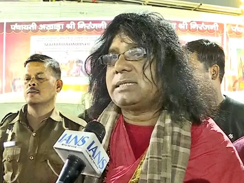 Acharya Kaushik Commends PM Modi for Embracing Sanatan Dharma at Mahakumbh