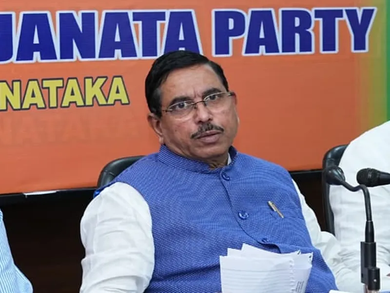 Should the K'taka government engage with sugarcane farmers?