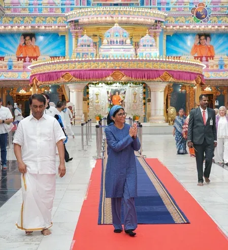 Venezuela Acting President visits SSSIHL, praises values-based education in Puttaparthi