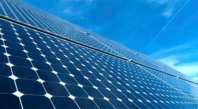How did Adani Green surpass 15,000 MW of RE capacity to drive India's green resurgence?