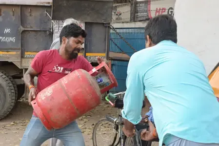 Madhya Pradesh Government Ensures Steady LPG Supply Amid National Shortage