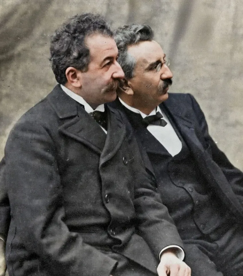 क्या 130 साल पहले ल्यूमियर बंधुओं ने पेरिस में पहली बार सशुल्क फिल्म का प्रदर्शन किया?