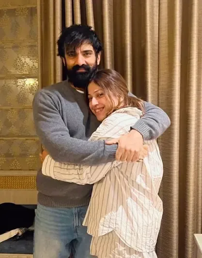 क्या अदिति मलिक ने पति के साथ शादी की सालगिरह अनप्लान्ड तरीके से मनाई?