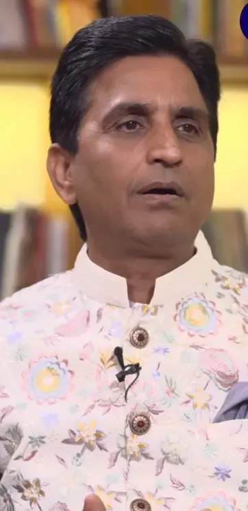 कुमार विश्वास बोले: 'शांतिप्रिय कश्मीरी पंडितों को अपनों ने किया बेघर'