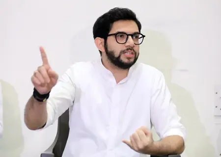 Did Aditya Thackeray Accuse Vaishnaw of Being a 'Reel Minister' After Train Tragedy?
