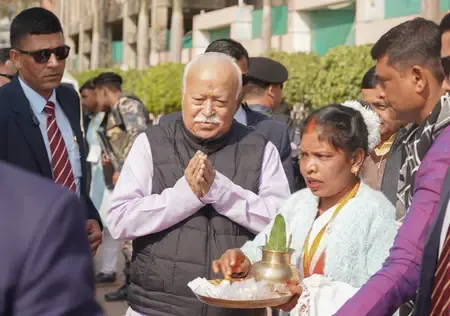 आदिवासी ही हमारे धर्म के मूल हैं, दूसरों के पूजा तरीकों का भी करें सम्मान: मोहन भागवत