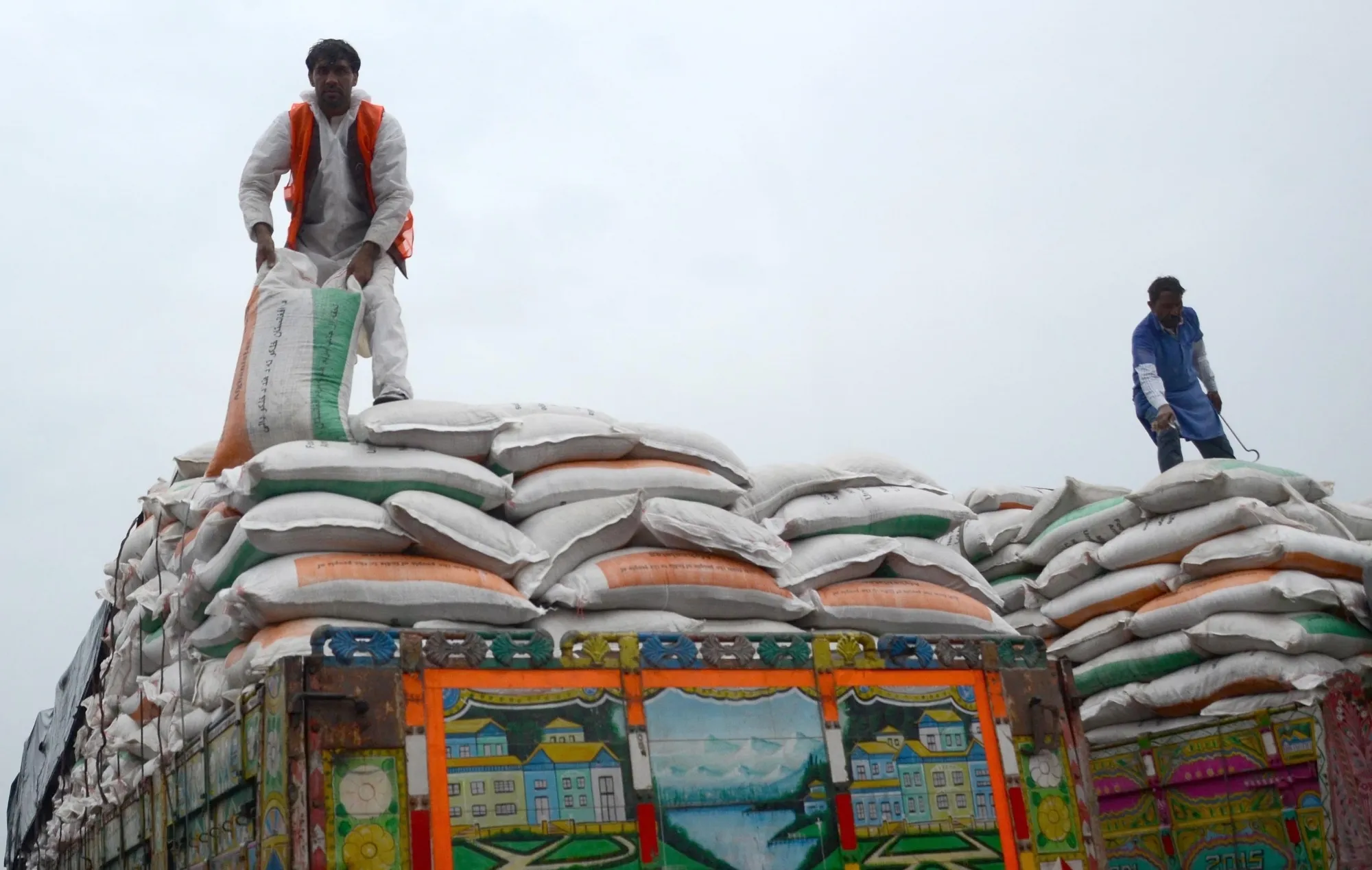 Is Afghanistan's Shift to Alternative Trade Corridors Strategically Isolating Pakistan?