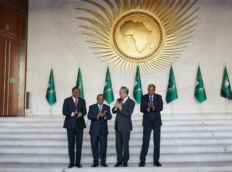 क्या अफ्रीकी देशों का चीनी विकास एक्सप्रेस पर चढ़ने का स्वागत कर रहा है चीन: वांग यी?