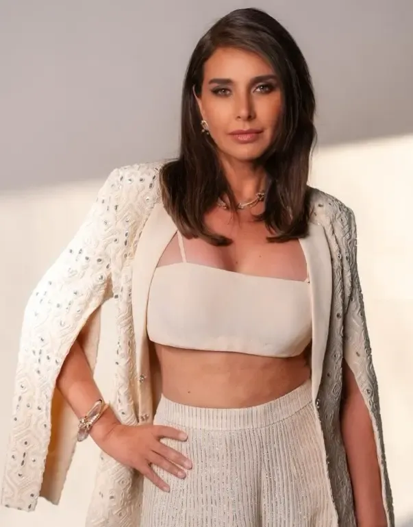 कसूर से पहचान, कैंसर से जीत: लीजा रे की प्रेरणादायक कहानी