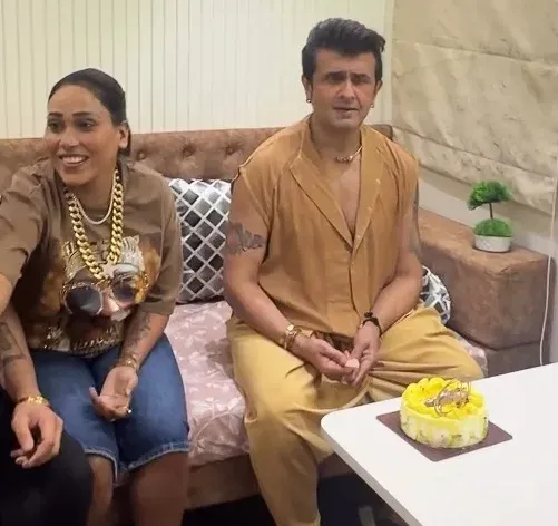 Sonu Nigam tells Afsana Khan she's first to cut his birthday cake