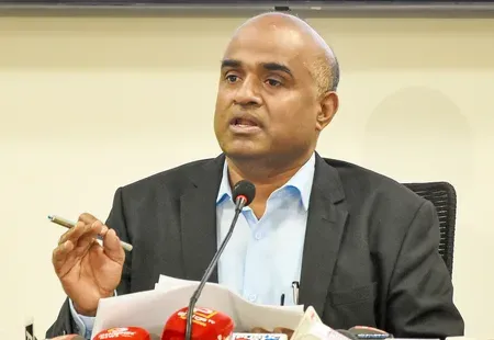 Karnataka CEO orders door-to-door SIR form distribution after compliance complaints