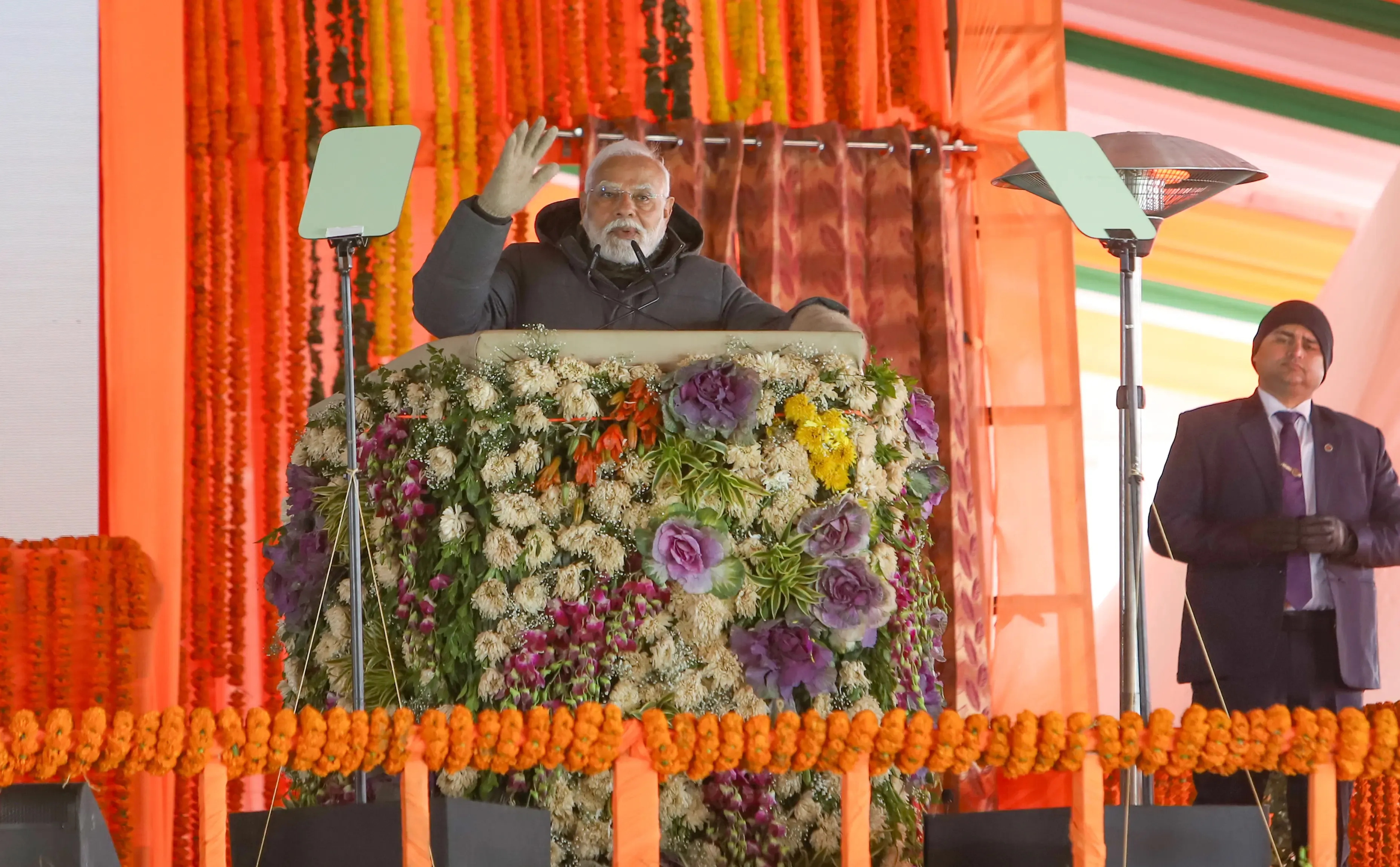 PM Modi Concludes His Daylong Visit in J&K, Returns to Delhi