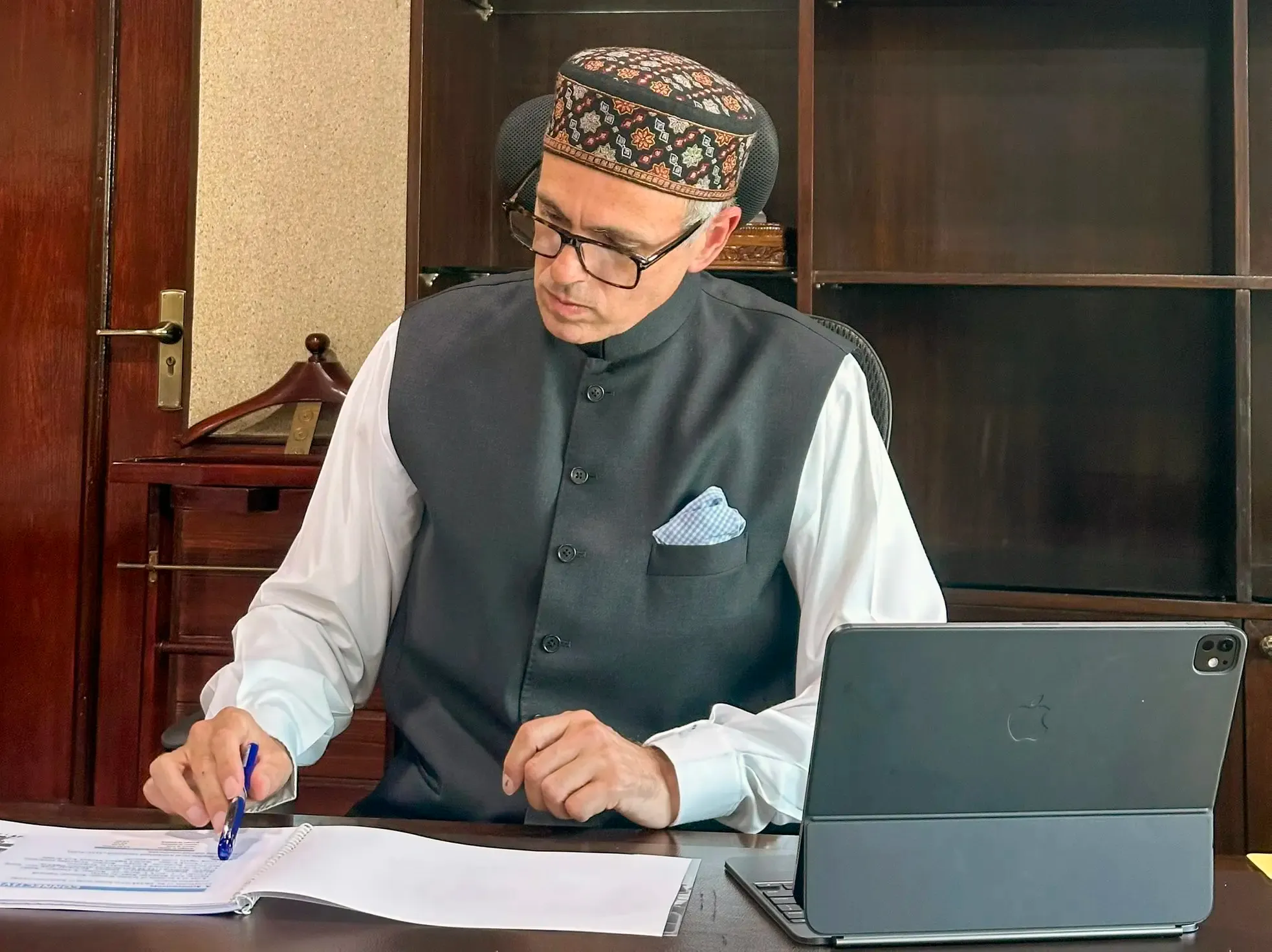 CM Omar Abdullah Oversees Restoration Efforts Post-Snowfall in Kashmir