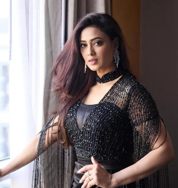 श्वेता तिवारी ने राज ठाकरे से पूछा — 'क्या आप ऐसे समर्थकों के व्यवहार को सही मानते हैं?'