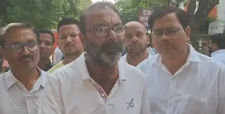 अजय कुमार लल्लू ने आगरा जेल में बंद कांग्रेस कार्यकर्ताओं से की मुलाकात, ज्ञानेश कुमार पर लगाए गंभीर आरोप