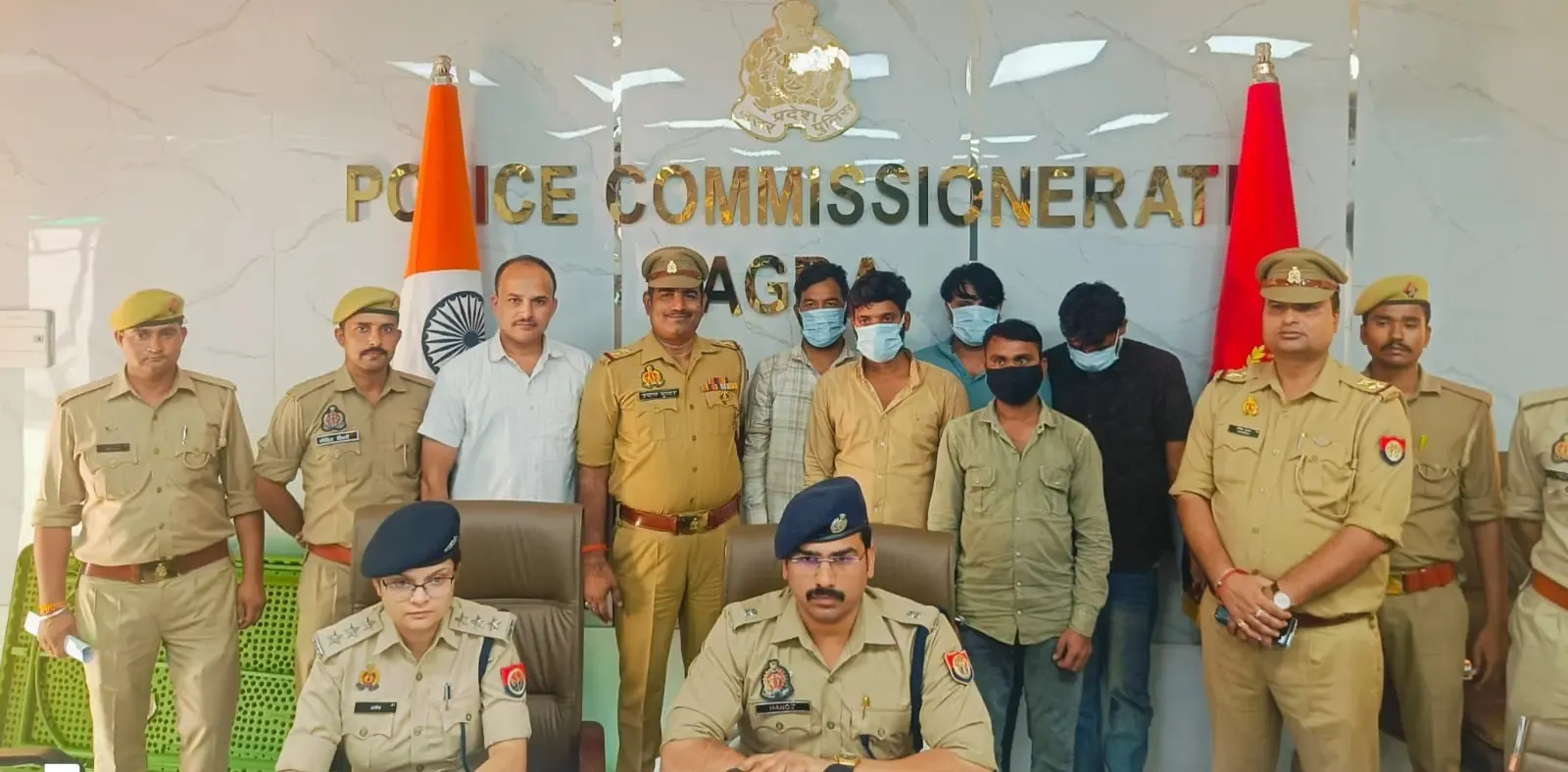 आगरा में चांदी चोरी गैंग का भंडाफोड़: 5 गिरफ्तार, 16 किलो चांदी व 2 लग्जरी कारें बरामद