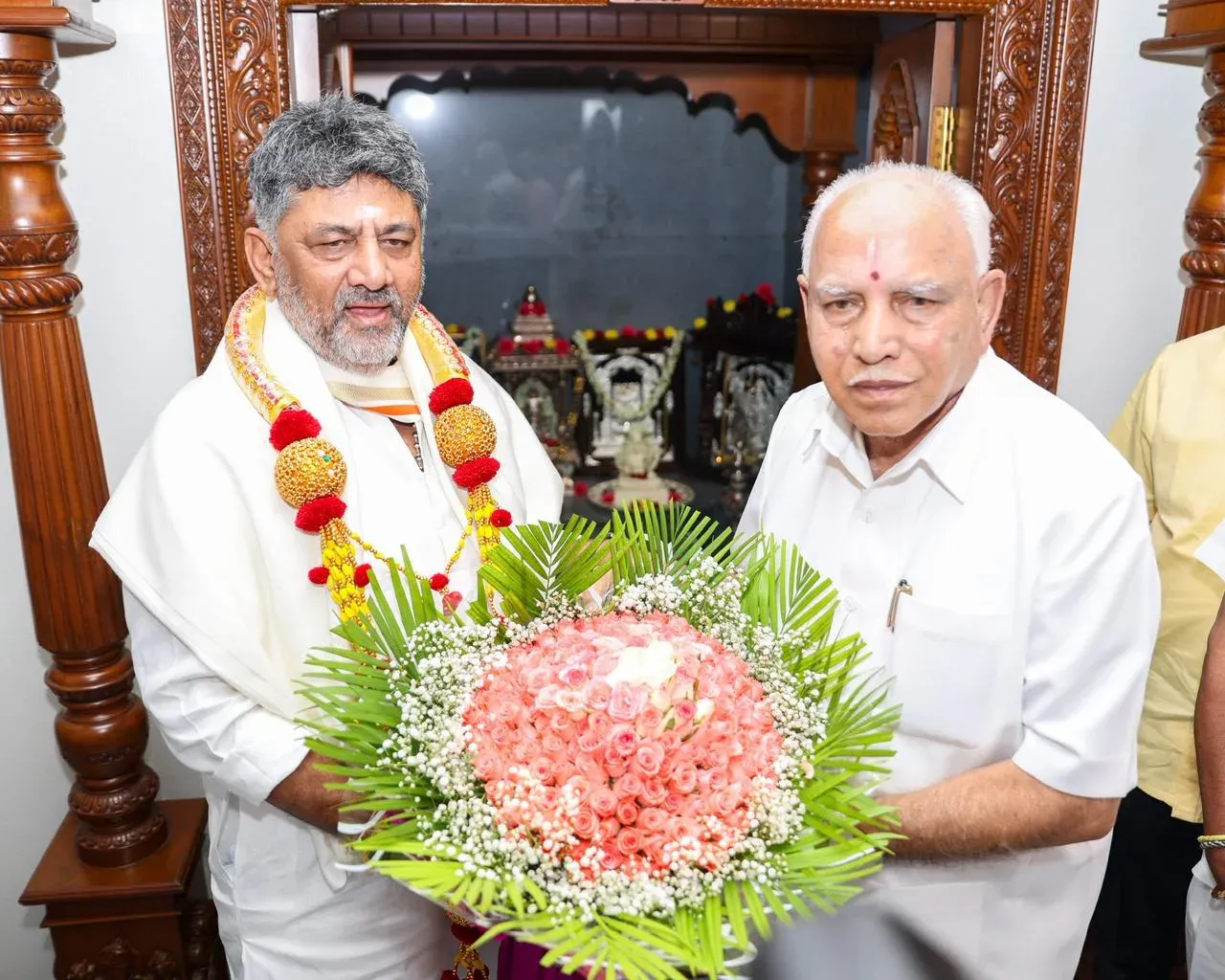 Shivakumar meets Siddaramaiah, Yediyurappa ahead of Karnataka CM oath