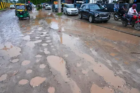 Ahmedabad AMC preps 42,000 MT hotmix stock for monsoon road repairs