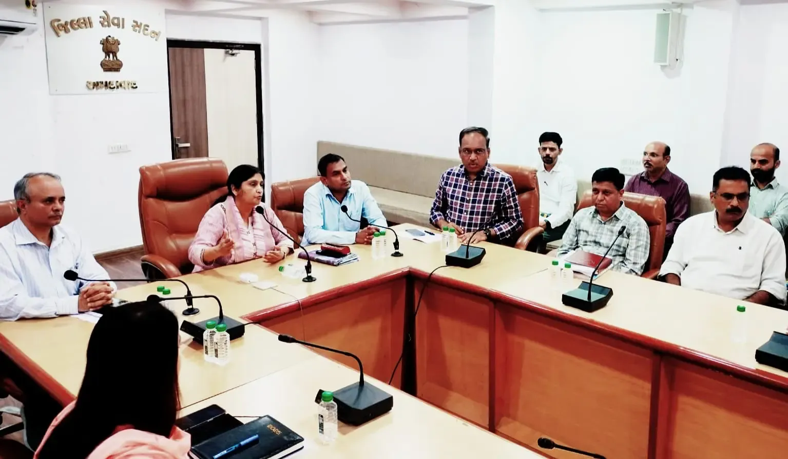 क्या अहमदाबाद कलेक्ट्रेट में राशन दुकानदारों की बैठक ने समस्याओं का समाधान किया?