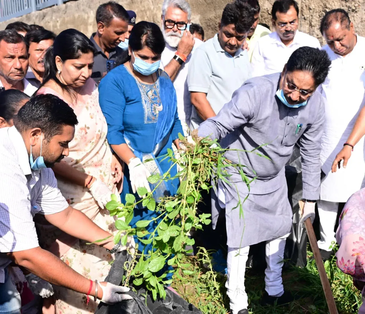 साबरमती रिवरफ्रंट पर 'स्वच्छ साबरमती महाअभियान', मंत्री ऋषिकेश पटेल बोले — स्वच्छता को जन आंदोलन बनाना होगा