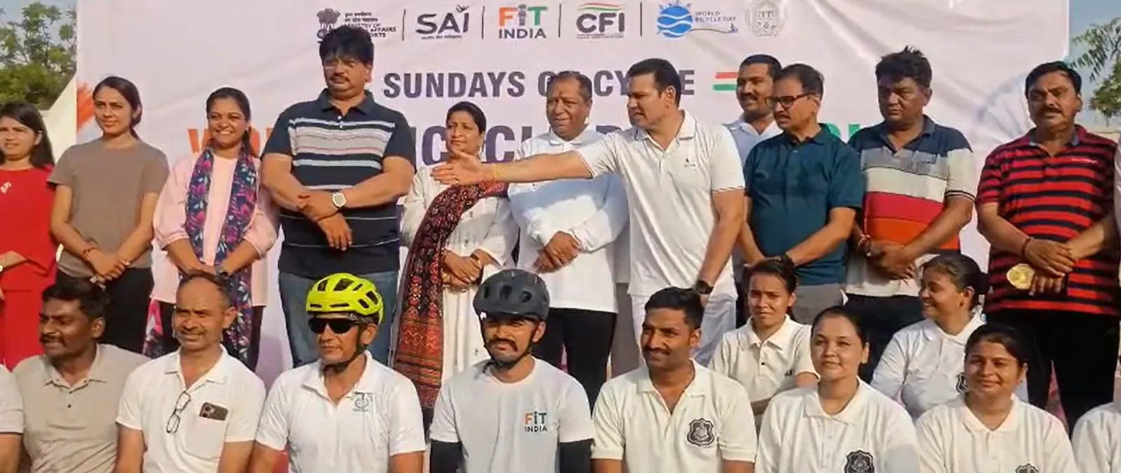 साबरमती रिवरफ्रंट पर 'सायक्लोथॉन': 1,000 से अधिक साइकिल चालक शामिल, सांसद मकवाणा ने दिया 'फिट इंडिया' का संकल्प