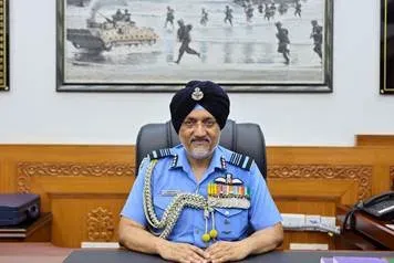 एयर मार्शल तेजिंदर सिंह ने CISC का पदभार संभाला, राष्ट्रीय युद्ध स्मारक पर दी श्रद्धांजलि