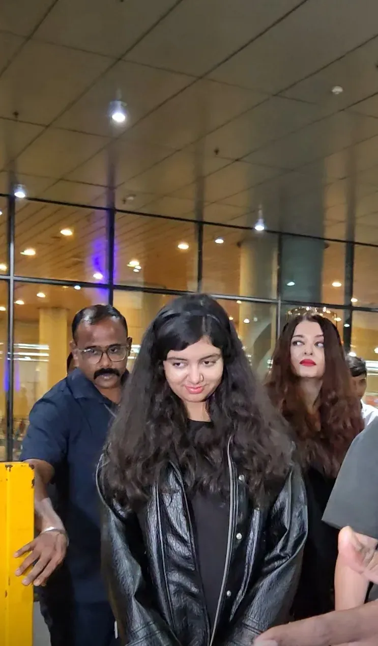 Aishwarya Rai, Aaradhya greet Mumbai airport staff with 'Namaste' after US trip