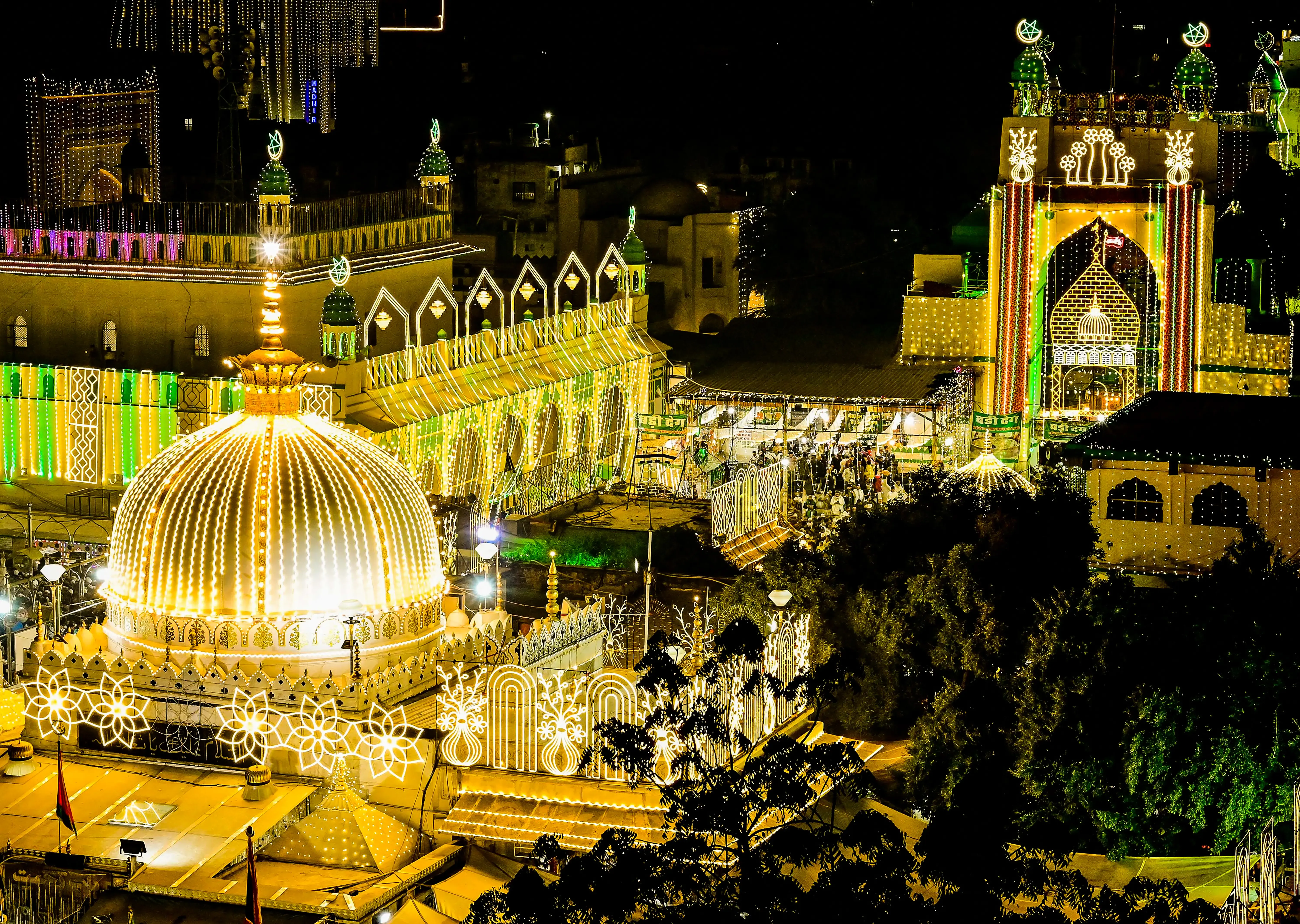 Is there a Shiva Temple within the Ajmer Dargah complex?