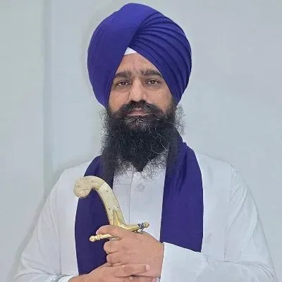 Sukhbir Badal attacked at Nanded gurdwara; Akal Takht condemns assault
