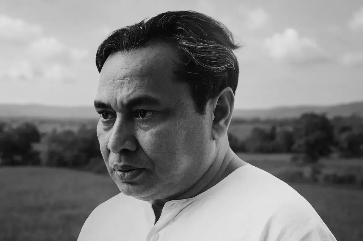 क्या रघुवीर सहाय का साहित्य अकेलेपन से अर्जित संवेदना और समाज के प्रति अडिग प्रतिबद्धता का प्रतीक है?